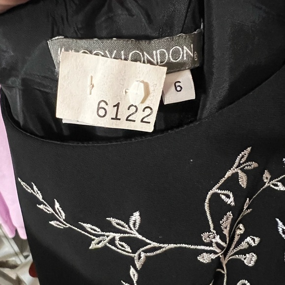 Black and white floral embroidered dress - Picture 5 of 5